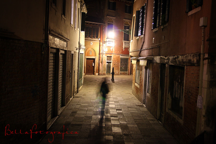 alley ghosts in venice alleyway
