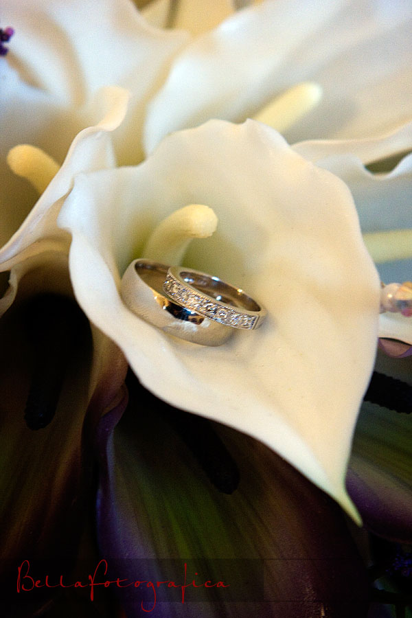 wedding rigns in calla lilies