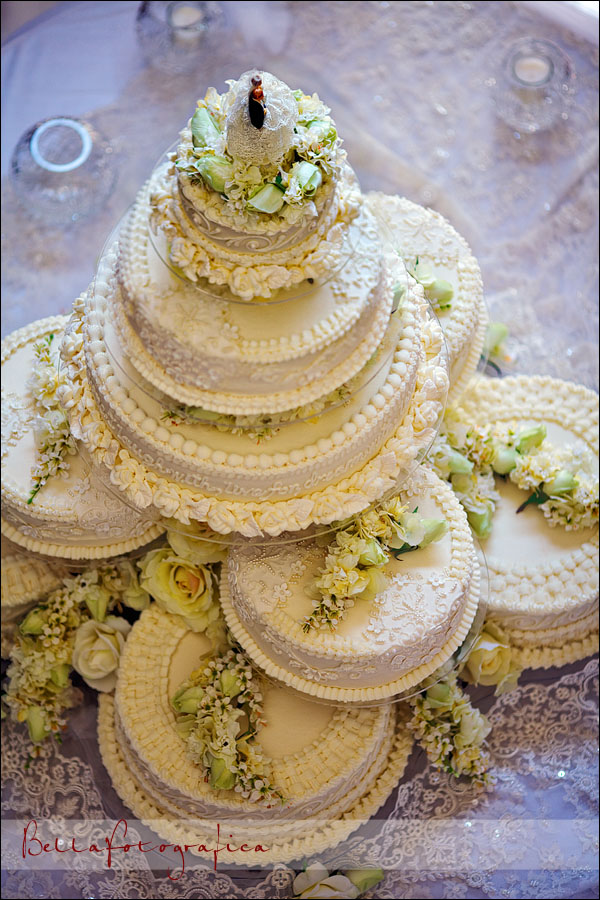 amazing multi-tiered wedding cake