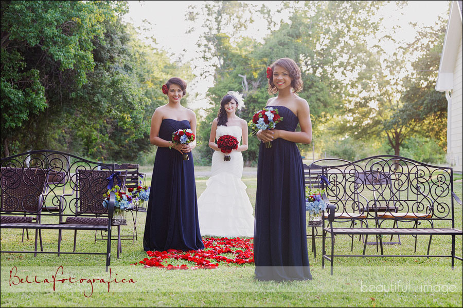 red white and blue color theme for outdoor wedding