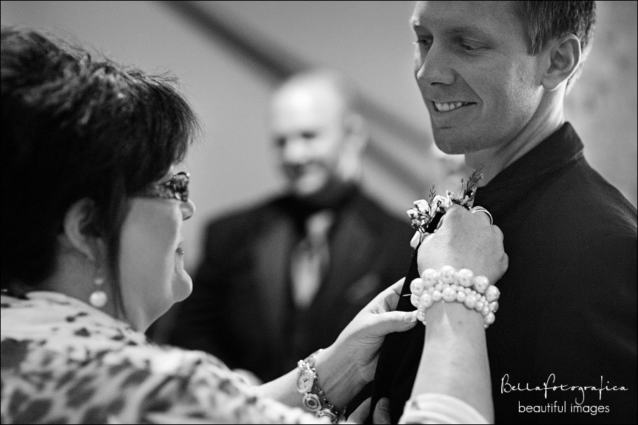 groom getting his boutonniere pinned
